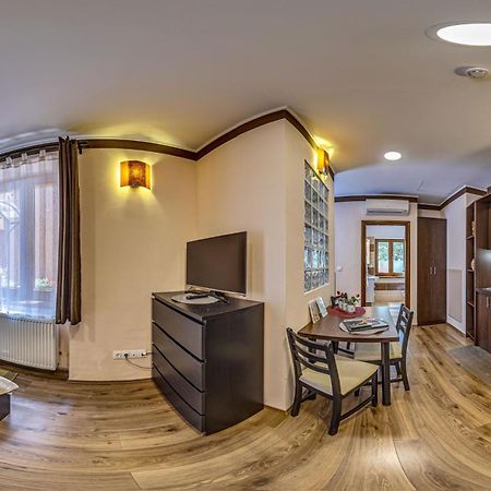 Napraforgo Wellness Haz Es Panzio Bed & Breakfast Pecs Exterior photo